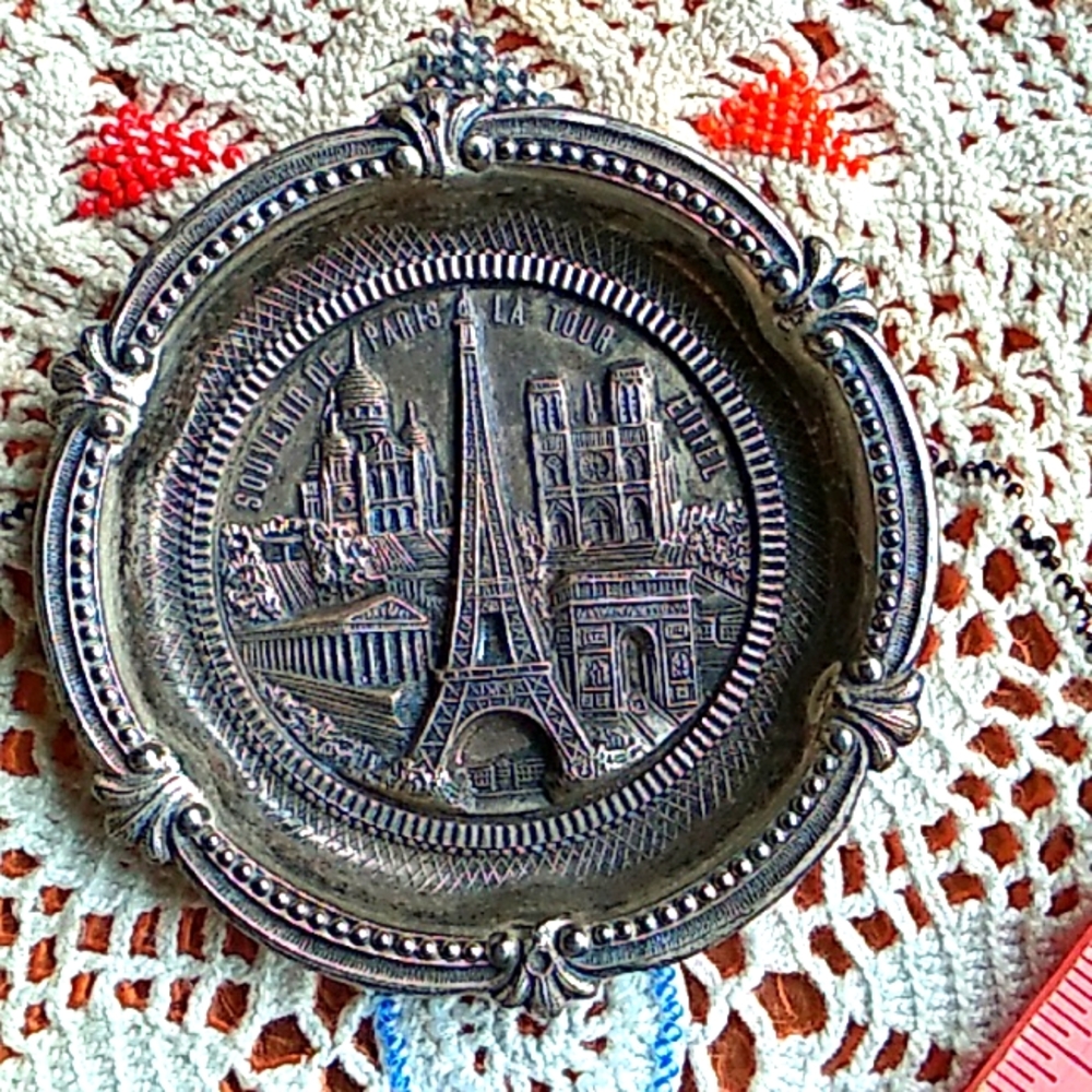 ⚜️ Vintage Eiffel Tower Pewter Plate Miniature  4"